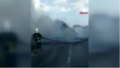 ADANA Alev alan saman yüklü kamyon kullanılmaz hale geldi