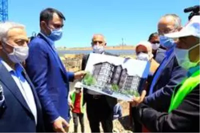 Bakan Kurum Elazığ'da, deprem konutlarını inceledi Bakan Kurum Elazığ'da, deprem konutlarını inceledi