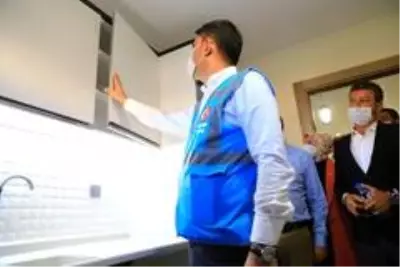 Bakan Kurum, örnek dairenin tüm ayrıntılarını inceledi Bakan Kurum, örnek dairenin tüm ayrıntılarını inceledi