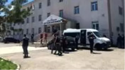 Bir ailenin ocağı söndü! Silahların çekildiği kız kaçırma kavgasında ölen 5 kişiden 4'ü kardeş Bir ailenin ocağı söndü! Silahların çekildiği kız kaçırma kavgasında ölen 5 kişiden 4'ü kardeş