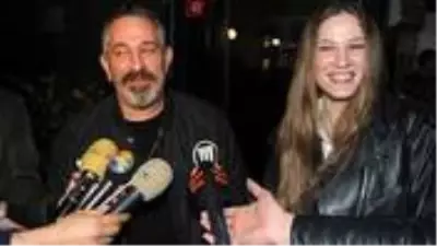 İlişkilerinde kriz yaşayan Cem Yılmaz ve Serenay Sarıkaya, birlikte yaşadıkları evi terk etti İlişkilerinde kriz yaşayan Cem Yılmaz ve Serenay Sarıkaya, birlikte yaşadıkları evi terk etti