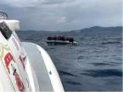 İzmir'de 60 düzensiz göçmen kurtarıldı İzmir'de 60 düzensiz göçmen kurtarıldı