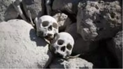 Mardin'de mağarada tarihi dönemlere ait olduğu sanılan kafatası ve kemikler bulundu Mardin'de mağarada tarihi dönemlere ait olduğu sanılan kafatası ve kemikler bulundu