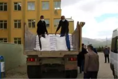 Milli Eğitim Müdürlüğü yardımlarını her ilçeye ulaştırıyor Milli Eğitim Müdürlüğü yardımlarını her ilçeye ulaştırıyor