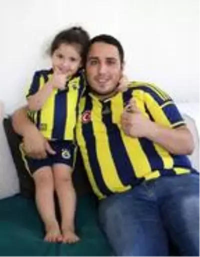 Minik Buğlem'in Fenerbahçe ve Alanyaspor aşkı görenleri şaşırtıyor Minik Buğlem'in Fenerbahçe ve Alanyaspor aşkı görenleri şaşırtıyor