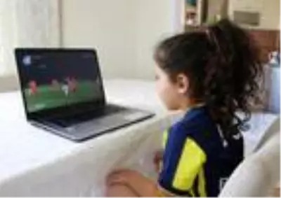 Minik Buğlem'in Fenerbahçe ve Alanyaspor aşkı görenleri şaşırtıyor Minik Buğlem'in Fenerbahçe ve Alanyaspor aşkı görenleri şaşırtıyor