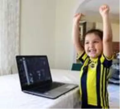 Minik Buğlem'in Fenerbahçe ve Alanyaspor aşkı görenleri şaşırtıyor Minik Buğlem'in Fenerbahçe ve Alanyaspor aşkı görenleri şaşırtıyor