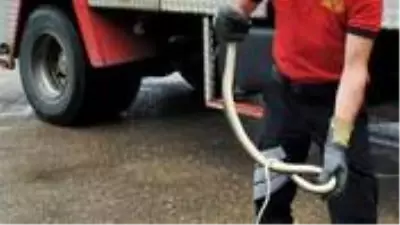 Namaz öncesi ortaya çıkan yılan, cemaatte büyük paniğe neden oldu Namaz öncesi ortaya çıkan yılan, cemaatte büyük paniğe neden oldu
