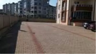 Sokağa çıkma yasağında site bahçesinde voleybol oynayan 9 kişiye 28 bin 350 lira ceza kesildi Sokağa çıkma yasağında site bahçesinde voleybol oynayan 9 kişiye 28 bin 350 lira ceza kesildi