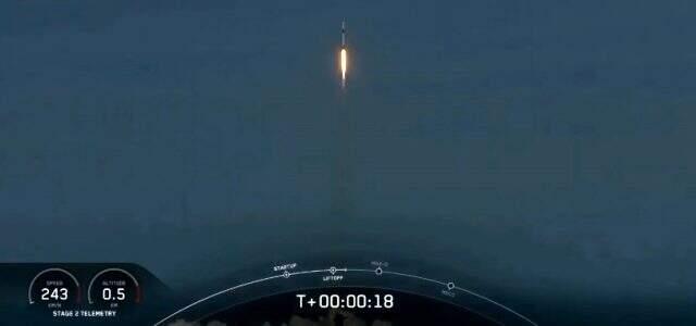 Son Dakika: SpaceX'in ilk insanlı uzay mekiği fırlatıldı