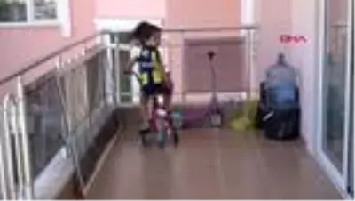 SPOR Minik Buğlem'in Fenerbahçe ve Alanyaspor aşkı görenleri şaşırtıyor SPOR Minik Buğlem'in Fenerbahçe ve Alanyaspor aşkı görenleri şaşırtıyor