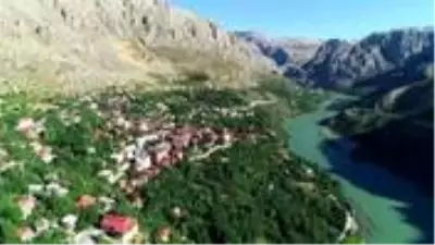 Turizm cenneti Kemaliye'de hiç koronavirüs vakası görülmedi ancak uyarı da gecikmedi Turizm cenneti Kemaliye'de hiç koronavirüs vakası görülmedi ancak uyarı da gecikmedi