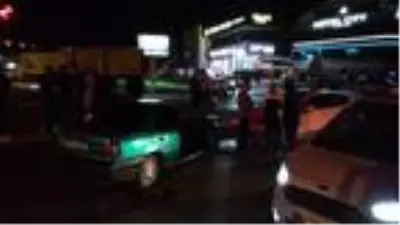 Zincirleme kazaya neden oldu, yaralı arkadaşını bırakıp kaçtı