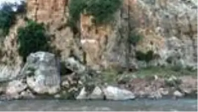 6 bin yıllık at üstündeki insan figürlü rölyef tahrip edildi 6 bin yıllık at üstündeki insan figürlü rölyef tahrip edildi