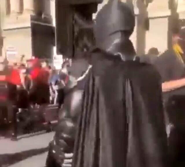 ABD'de Batman kostümlü biri protestolara katıldı