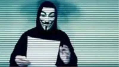 ABD'deki protestolara dünyaca ünlü hacker grubu Anonymous da dahil oldu! Polis telsizlerini ele geçirdiler ABD'deki protestolara dünyaca ünlü hacker grubu Anonymous da dahil oldu! Polis telsizlerini ele geçirdiler