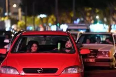 Antalya'da arabada sinema keyfi başladı Antalya'da arabada sinema keyfi başladı