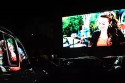 Antalya'da arabada sinema keyfi başladı Antalya'da arabada sinema keyfi başladı
