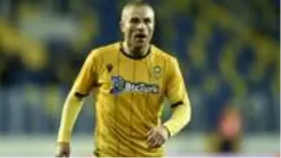 Malatyaspor, Beşiktaş’ın gündemindeki Gökhan Töre’nin sözleşmesini uzattığını federasyona bildirdi