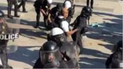Beyaz Saray etrafındaki protestolar şiddetlendi, resmi konut tecrit altına alındı Beyaz Saray etrafındaki protestolar şiddetlendi, resmi konut tecrit altına alındı