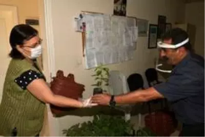 Çiğli'de vatandaşlar sebzesini evlerinde yetiştirecek