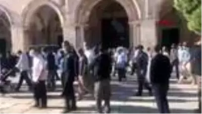 Fanatik Yahudiler, ibadete açılan Mescid-i Aksa'yı bastı Fanatik Yahudiler, ibadete açılan Mescid-i Aksa'yı bastı