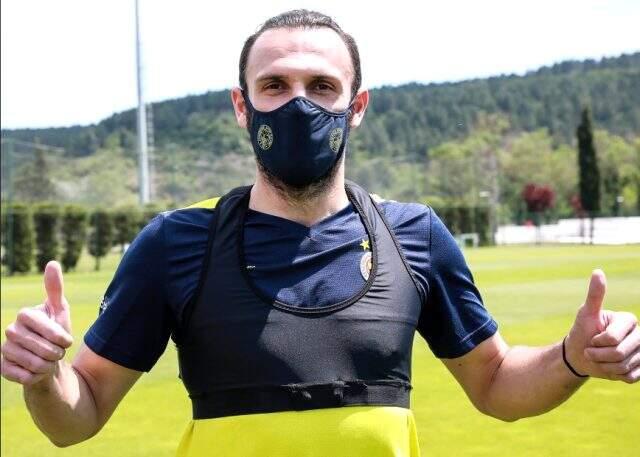 Fenerbahçe, kulüp logolu koruyucu maske satışına başladı Fenerbahçe, kulüp logolu koruyucu maske satışına başladı