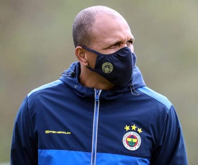 Fenerbahçe, kulüp logolu koruyucu maske satışına başladı Fenerbahçe, kulüp logolu koruyucu maske satışına başladı