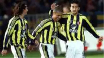 Fenerbahçe'nin eski yıldızı Tuncay Şanlı: Fenerbahçe'de göreve hazırım Fenerbahçe'nin eski yıldızı Tuncay Şanlı: Fenerbahçe'de göreve hazırım