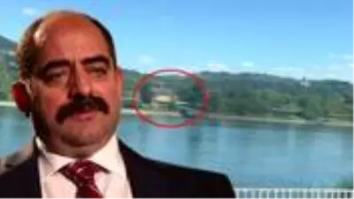 Firari FETÖ'cü Zekeriya Öz, binlerce vatan evladını mağdur ettikten sonra lüks villasındaki yaşamını sürdürüyor Firari FETÖ'cü Zekeriya Öz, binlerce vatan evladını mağdur ettikten sonra lüks villasındaki yaşamını sürdürüyor