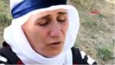 HAKKARİ 30 koyunu öldü, '18 kişilik ailemizin tek geçim kaynağıydı' diyerek ağladı HAKKARİ 30 koyunu öldü, '18 kişilik ailemizin tek geçim kaynağıydı' diyerek ağladı
