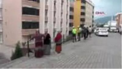 Son dakika haberi | KARABÜK Yanlış vitese takınca sitenin bahçesine düştü: 2 yaralı