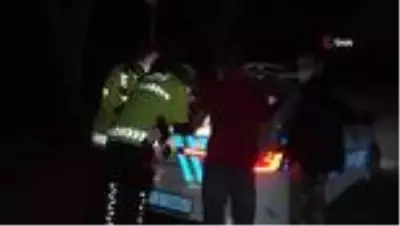 Önce otomobille sonra da yayan kaçmaya çalışan vatandaşa 2 bin 798 TL'lik trafik cezası Önce otomobille sonra da yayan kaçmaya çalışan vatandaşa 2 bin 798 TL'lik trafik cezası