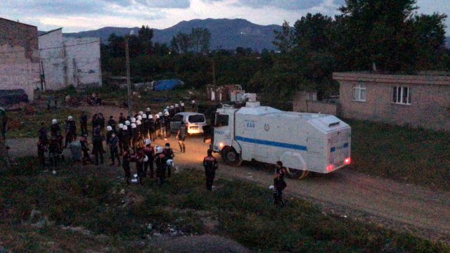 Son Dakika: Bursa'da iki grup arasında çıkan çatışmada bir polis memuru şehit oldu
