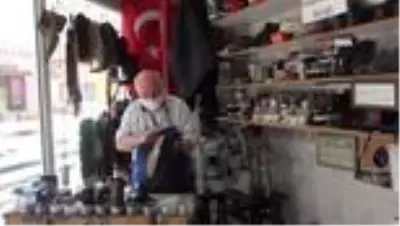 78 yaşındaki ayakkabı tamircisi 73 gün sonra kepenk açtı 78 yaşındaki ayakkabı tamircisi 73 gün sonra kepenk açtı