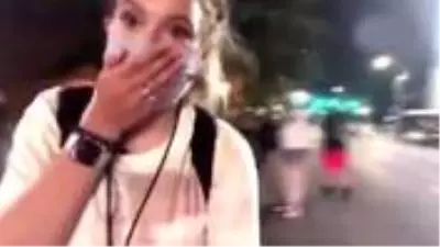 ABD'de şiddet eylemlerine dönen protestolarda bir muhabir kapkaça uğradı ABD'de şiddet eylemlerine dönen protestolarda bir muhabir kapkaça uğradı