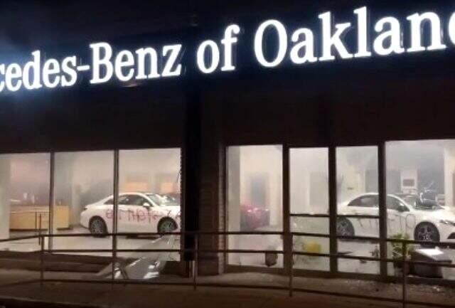 ABD'deki gösteriler çığırından çıktı! Trilyonluk mercedesleri yaktılar ABD'deki gösteriler çığırından çıktı! Trilyonluk mercedesleri yaktılar