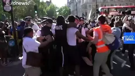 ABD’deki polis şiddeti Londra ve Berlin’de yüzlerce kişi tarafından protesto edildi
