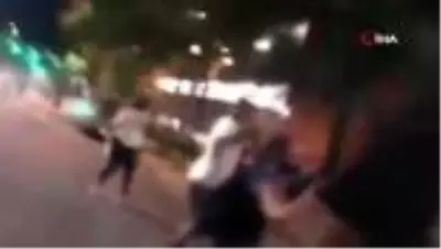 ABD'de şiddet eylemlerine dönen protestolarda bir muhabir kapkaça uğradı ABD'de şiddet eylemlerine dönen protestolarda bir muhabir kapkaça uğradı