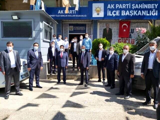 AK Parti Şahinbey İlçe Başkanlığı, Kızılay'a 300 ünite kan bağışladı