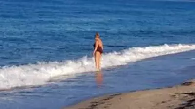 Alanya'da sabahın ilk ışıklarında sahile akın ettiler Alanya'da sabahın ilk ışıklarında sahile akın ettiler
