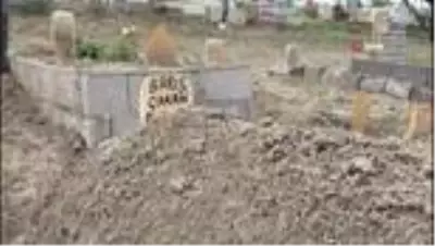 Ankara'da öldürülen Barış Çakan isimli genç son yolculuğuna uğurlandı Ankara'da öldürülen Barış Çakan isimli genç son yolculuğuna uğurlandı