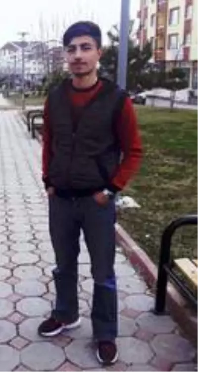 Ankara'da öldürülen Barış Çakan isimli genç son yolculuğuna uğurlandı Ankara'da öldürülen Barış Çakan isimli genç son yolculuğuna uğurlandı