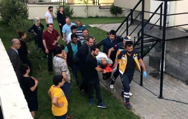 Apartmanın 7'nci katından düşen emekli, yaşamını yitirdi Apartmanın 7'nci katından düşen emekli, yaşamını yitirdi