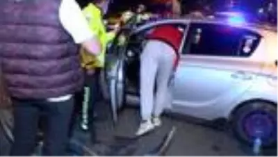 BAYRAMPAŞA’DA KAMYONET TAKLA ATTI, 1’İ AĞIR 4 YARALI