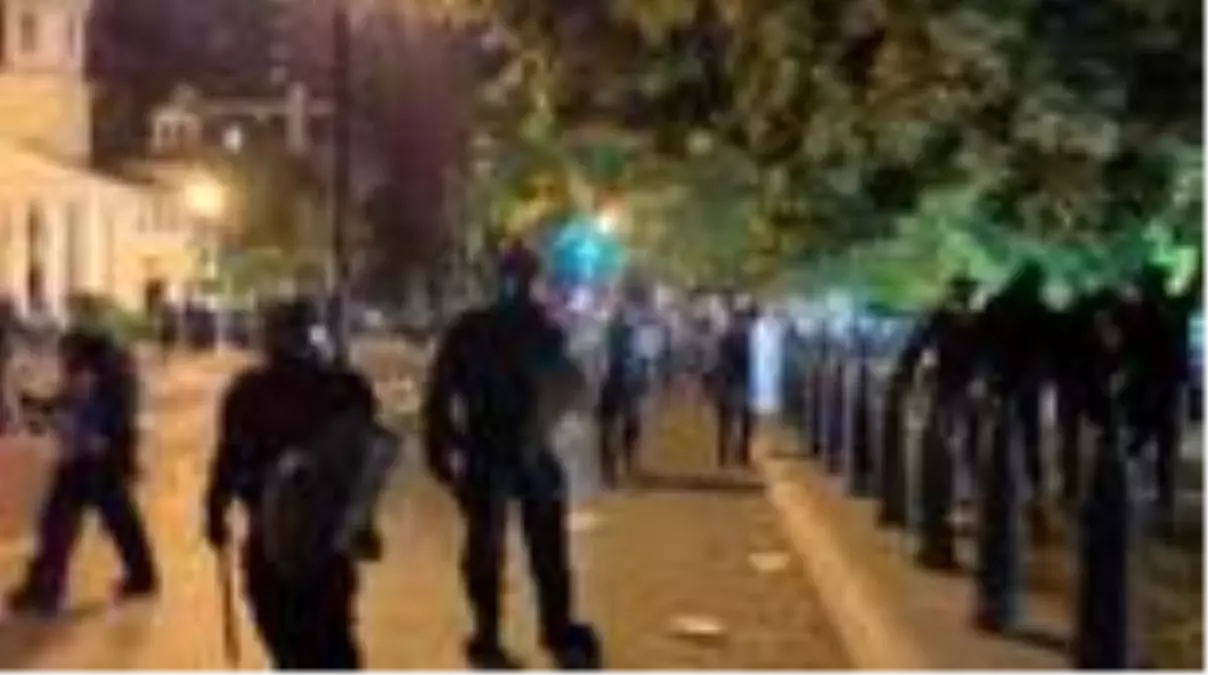 Beyaz Saray önündeki Floyd protestoları çatışmalara sahne oldu (6) - WASHINGTON