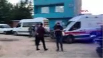 Bursa'da iki grup arasında silahlı çatışma; 1 polis şehit oldu, iki kişi öldü Bursa'da iki grup arasında silahlı çatışma; 1 polis şehit oldu, iki kişi öldü
