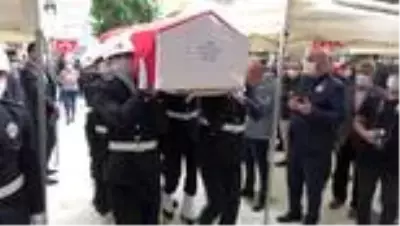 BURSA Kavgayı ayırırken şehit olan polis memuru son yolculuğuna uğurlandı; Bakan Soylu tabuta omuz...