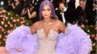 Dolandırıcılıkla suçlanan Kylie Jenner, menajerliğini yapan annesini işten kovdu Dolandırıcılıkla suçlanan Kylie Jenner, menajerliğini yapan annesini işten kovdu