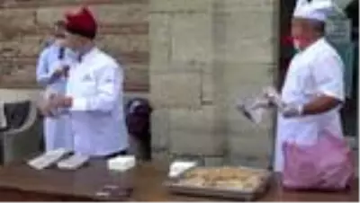 Edirne'de esnaf şükür duası yaptı, ciğerli lokma dağıttı Edirne'de esnaf şükür duası yaptı, ciğerli lokma dağıttı